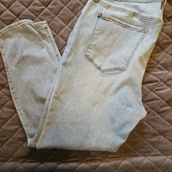 Old Navy Women's Light Blue Skinny Jeans - Picture 2 of 3